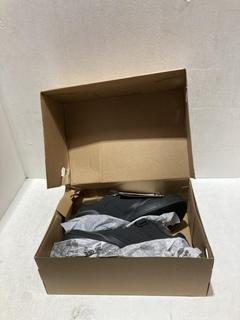 Lot 566  
            Birmingham SR108 - Parcel Delivery Only 

                
ENDURA HUMMVEE CLIPLESS BLACK SHOES SIZE UK 9.5