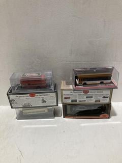 Lot 571  
            Birmingham SR108 - Parcel Delivery Only 

                
6 X ITEMS TO INCLUDE THE ORIGINAL OMNIBUS COMPANY CORGI CARDIFF BUS TOY