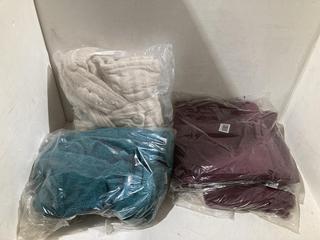 Lot 638  
            Birmingham SR108 - Parcel Delivery Only 
                
BOX OF JOHN LEWIS & PARTNERS ITEMS TO INCLUDE BURGUNDY BATHROOM TOWEL