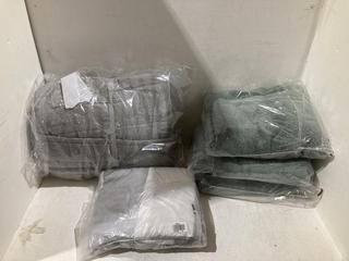 Lot 640  
            Birmingham SR108 - Parcel Delivery Only 
                
BOX OF JOHN LEWIS & PARTNERS ITEMS TO INCLUDE GREEN BATHROOM TOWEL