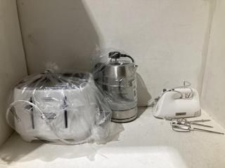 Lot 647  
            Birmingham SR108 - Parcel Delivery Only 
                
BOX OF JOHN LEWIS & PARTNERS ITEMS TO INCLUDE DELONGHI WHITE 4 SLICE TOASTER