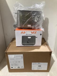 Lot 648  
            Birmingham SR108 - Parcel Delivery Only 
                
3 X JOHN LEOWS & PARTNERS ITEMS RTO INCLUDE 2 SLICE TOASTER GREY