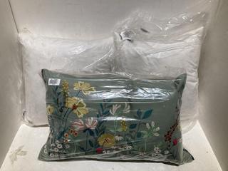 Lot 653  
            Birmingham SR108 - Parcel Delivery Only 
                
BOX OF JOHN LEWIS & PARTNERS ITEMS TO INCLUDE FLOWER PATTERNED GREEN PILLOW