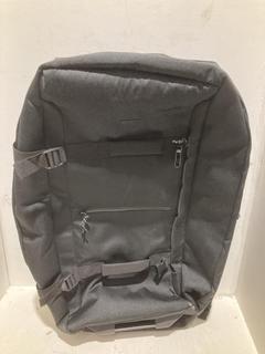 Lot 656  
            Birmingham SR108 - Parcel Delivery Only 

                
JOHN LEWIS & PARTNERS LARGE SOFT SHELL BLACK SUITCASE
