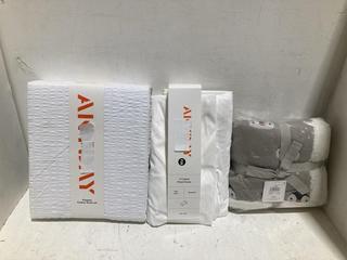 Lot 665  
            Birmingham SR108 - Parcel Delivery Only 

                
BOX OF JOHN LEWIS & PARTNERS ITEMS TO INCLUDE ANY DAY KING SIZE COTTON DUVET SET