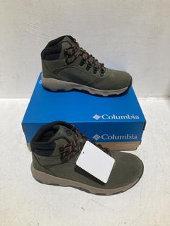 Lot 667  
            Birmingham SR108 - Parcel Delivery Only 

                
JOHN LEWIS & PARTNERS COLUMBIA MENS NEWTON WANDER TRAINERS SIZE UK 7
