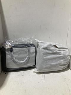 Lot 725  
            Birmingham SR108 - Parcel Delivery Only 
                
2 X JOHN LEWIS & PARTNERS TO INCLUDE BLACK LEATHER HANDBAG