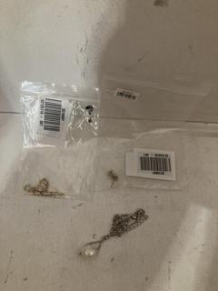 Lot 72  
            Birmingham SR108 - Parcel Delivery Only 
                
3 X ITEMS TO INCLUDE JOHN LEWIS & PARTNERS & PARTNERS BAR PRL NK SILVER NECKLACE ...