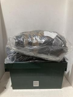 Lot 731  
            Birmingham SR108 - Parcel Delivery Only 

                
BOX OF JOHN LEWIS & PARTNERS ITEMS TO INCLUDE CREAM BATHROOM TOWEL