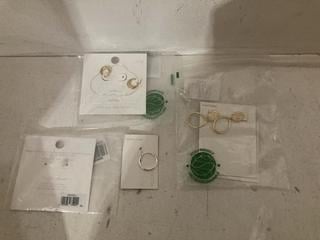 Lot 73  
            Birmingham SR108 - Parcel Delivery Only 
                
4 X ITEMS TO INCLUDE JOHN LEWIS & PARTNERS ESTELLA BARTLETT GOLD PLATED ROUND HOO...