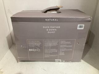 Lot 820  
            Birmingham SR108 - Parcel Delivery Only 

                
JOHN LEWIS & PARTNERS NATURAL DUCK FEATHER & DOWN DUVET (KINGSIZE 225 X 220CM 10....