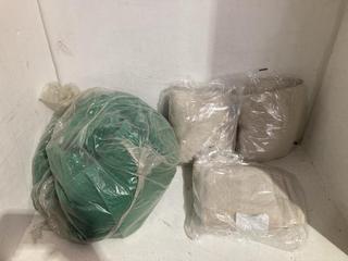 Lot 821  
            Birmingham SR108 - Parcel Delivery Only 

                
BOX OF JOHN LEWIS & PARTNERS ITEMS TO INCLUDE GREEN BATHROOM TOWEL