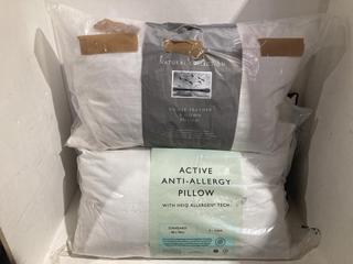 Lot 836  
            Birmingham SR108 - Parcel Delivery Only 
                
3 X JOHN LEWIS & PARTNERS ITEMS TO INCLUDE GOOSE FEATHER & DOWN PILLOW