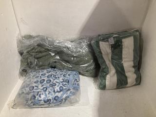 Lot 839  
            Birmingham SR108 - Parcel Delivery Only 
                
BOX OF JOHN LEWIS & PARTNERS ITEMS TO INCLUDE DUVET COVER SET