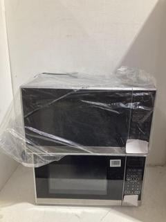 Lot 842  
            Birmingham SR108 - Parcel Delivery Only 
                
2 X JOHN LEWIS & PARTNERS ITEMS TO INCLUDE JLSM 800W MICROWAVE