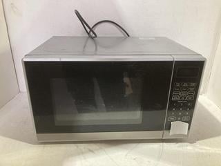 Lot 847  
            Birmingham SR108 - Parcel Delivery Only 
                
JOHN LEWIS & PARTNER JLSM 800W MICROWAVE