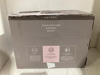 Lot 879  
            Birmingham SR108 - Parcel Delivery Only 
                
JOHN LEWIS & PARTNERS DUCK FEATHER & DOWN DUVET 135 X 200CM