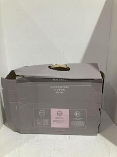 Lot 894  
            Birmingham SR108 - Parcel Delivery Only 
                
JOHN LEWIS & PARTNERS DUCK FEATHER & DOWN DUVET 135 X 200CM
