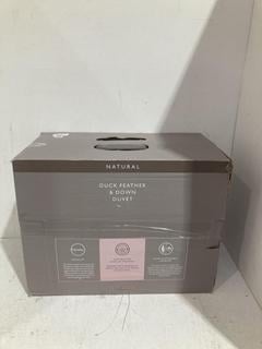 Lot 898  
            Birmingham SR108 - Parcel Delivery Only 
                
JOHN LEWIS & PARTNERS DUCK FEATHER & DOWN DUVET 135 X 200CM