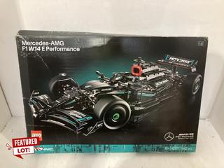 Lot 89  
            Birmingham SR108 - Parcel Delivery Only 
                
FORMULA ONE TEAM AMG PETRONAS MERCEDES AMG F1 W14 E PERFORMANCE LEGO SET ORIGINAL...