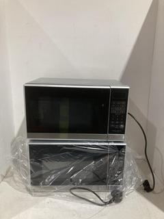 Lot 953  
            Birmingham SR108 - Parcel Delivery Only 
                
2 X JOHN LEWIS & PARTNERS JISM 800 W MICROWAVE