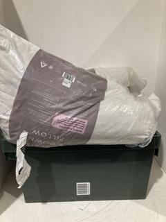 Lot 967  
            Birmingham SR108 - Parcel Delivery Only 
                
BOX OF JOHN LEWIS & PARTNERS ITEMS TO INCLUDE WHITE COTTON PILLOW