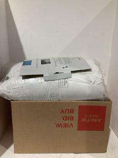 Lot 970  
            Birmingham SR108 - Parcel Delivery Only 
                
BOX OF JOHN LEWIS & PARTNERS ITEMS TO INCLUDE SYNTHETIC COLLECTION SUPER KING TEM...