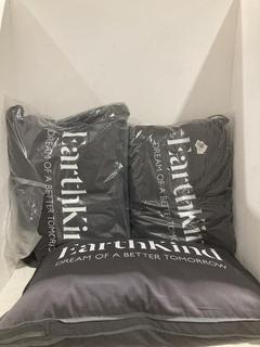 Lot 982  
            Birmingham SR108 - Parcel Delivery Only 
                
3 X JOHN LEWIS & PARTNERS ITEMS TO INCLUDE EARTHKIND PILLOW