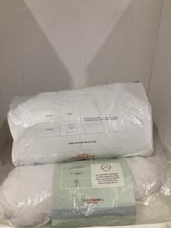 Lot 991  
            Birmingham SR108 - Parcel Delivery Only 
                
2 X JOHN LEWIS & PARTNERS ITEMS TO INCLUDE CAREFREE COMFORT V SHAPE PILLOW