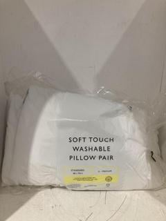 Lot 992  
            Birmingham SR108 - Parcel Delivery Only 
                
2 X JOHN LEWIS & PARTNERS ITEMS TO INCLUDE SOFT TOUCH WASHABLE PILLOW PAIR