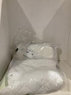 Lot 995  
            Birmingham SR108 - Parcel Delivery Only 
                
2 X JOHN LEWIS & PARTNERS ITEMS TO INCLUDE SPECIALIST SYNTHETIC WATERPROOF QUILTE...