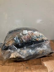 Lot 126  
            Birmingham - Collection Only 

                
DAVID PHILLIPS 2X SCATTER BOX CUSHION IN FRANCIUM NAVY 43CM X 43CM