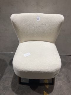 Lot 20  
            Birmingham - Collection or Delivery 

                
DAVID PHILLIPS BOBBY ARMCHAIR IN CREAM FLEECY UPHOLSTERY