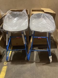 Lot 26  
            Birmingham - Collection or Delivery 

                
DAVID PHILLIPS X 4 BOXED MMILO GREY STOOLS