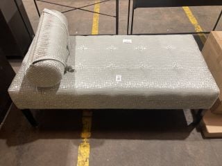 Lot 36  
            Birmingham - Collection or Delivery 

                
DAVID PHILLIPS ROOTS CHAISE 150CM IN BLUE/SILVER RRP £945