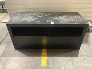 Lot 39  
            Birmingham - Collection or Delivery 

                
DAVID PHILLIPS LASKA MEDIA UNIT LOW 2 DOOR IN BLACK RRP £249