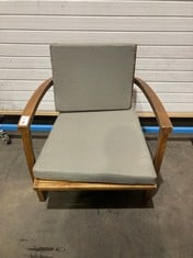 Lot 4  
            Birmingham - Collection or Delivery 

                
DAVID PHILLIPS KUBO CLASSIC OUTDOOR CHAIR RRP £329