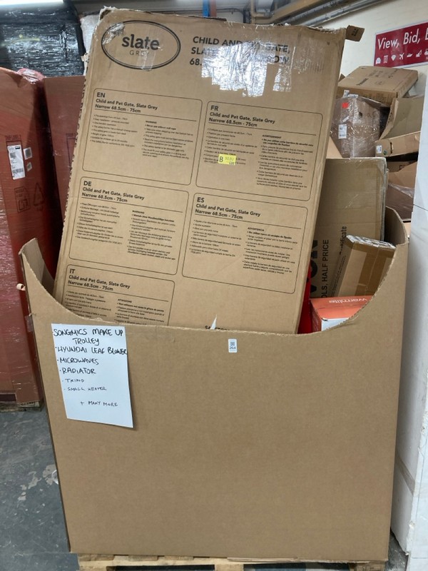 Lot 264  
            Nottingham SR6 - Delivery Or Collection 

                
PALLET OF ITEMS TO INC SONGMICS MAKE UP TROLLEY, HYUNDAI LEAF BLOWER AND MICROWAV...