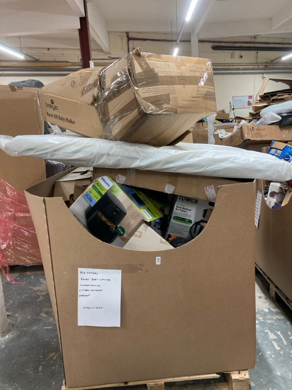 Lot 270  
            Nottingham SR6 - Delivery Or Collection 

                
PALLET OF ITEMS TO INC AIR FRYER, COFFEE MACHINE, HOUSEHOLD & BABY ITEMS (ALL ITE...