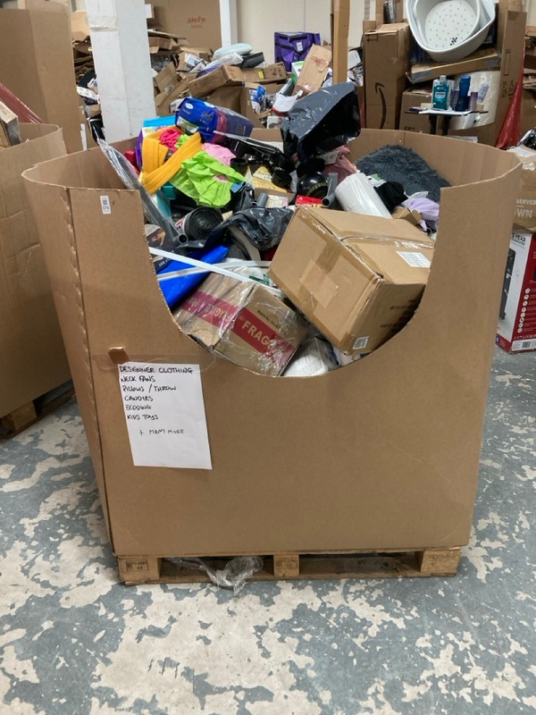 Lot 274  
            Nottingham SR6 - Delivery Or Collection 

                
PALLET OF ITEMS TO INC DESIGNER CLOTHING, BEDDING, KIDS TOYS AND CANDLES (ALL ITE...