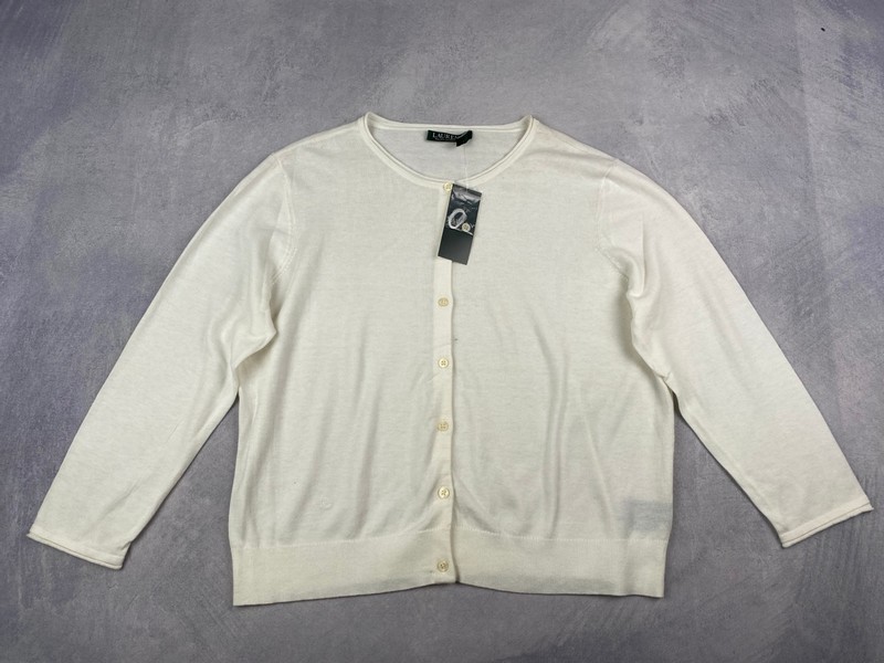 Lot 101  
            Nottingham Luxury Room - Delivery Only 

                
Lauren Ralph Lauren Cardigan, Tag/Spare Button - Size XL (VAT ONLY PAYABLE ON BUY...