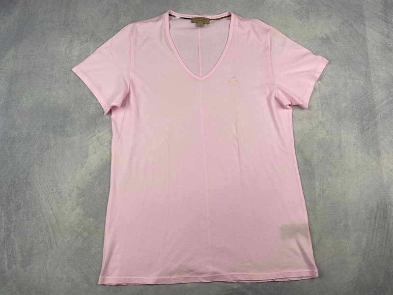 Lot 105  
            Nottingham Luxury Room - Delivery Only 

                
Burberry T-Shirt - Size XL (VAT ONLY PAYABLE ON BUYERS PREMIUM)