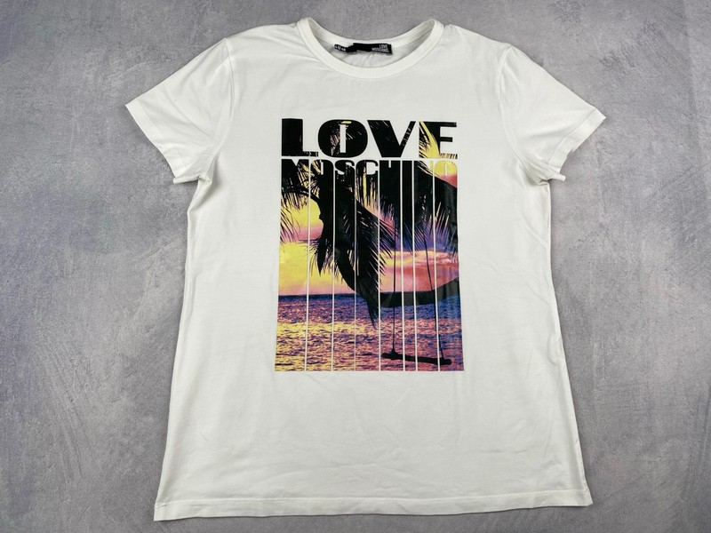 Lot 107  
            Nottingham Luxury Room - Delivery Only 

                
Love Moschino T-Shirt - Size UK 16 (VAT ONLY PAYABLE ON BUYERS PREMIUM)