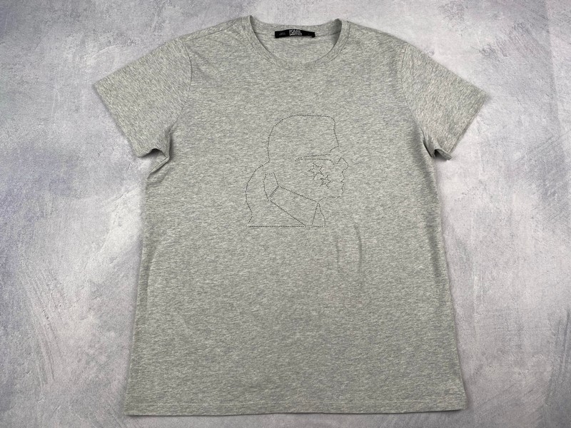 Lot 108  
            Nottingham Luxury Room - Delivery Only 

                
Karl Lagerfeld T-Shirt - Size L (VAT ONLY PAYABLE ON BUYERS PREMIUM)