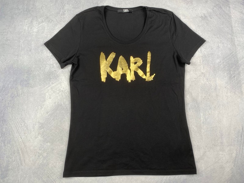 Lot 109  
            Nottingham Luxury Room - Delivery Only 

                
Karl Lagerfeld T-Shirt - Size XL (VAT ONLY PAYABLE ON BUYERS PREMIUM)