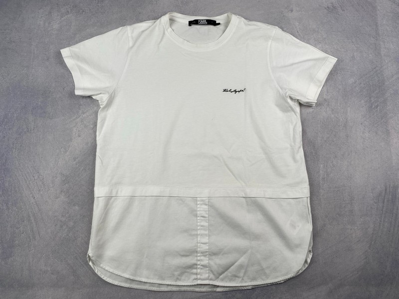 Lot 110  
            Nottingham Luxury Room - Delivery Only 

                
Karl Lagerfeld T-Shirt - Size XL (VAT ONLY PAYABLE ON BUYERS PREMIUM)