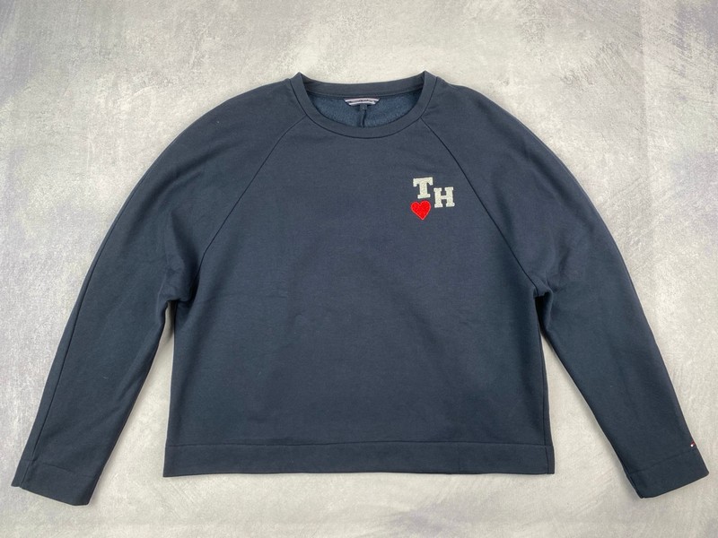 Lot 112  
            Nottingham Luxury Room - Delivery Only 

                
Tommy Hilfiger Sweatshirt - Size L (VAT ONLY PAYABLE ON BUYERS PREMIUM)