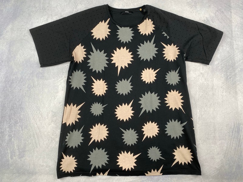 Lot 117  
            Nottingham Luxury Room - Delivery Only 

                
Diesel Top - Size S (VAT ONLY PAYABLE ON BUYERS PREMIUM)