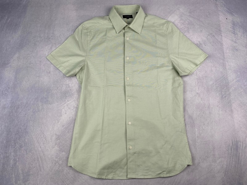 Lot 121  
            Nottingham Luxury Room - Delivery Only 

                
Ted Baker Short Sleeve Shirt - Size 3 (VAT ONLY PAYABLE ON BUYERS PREMIUM)