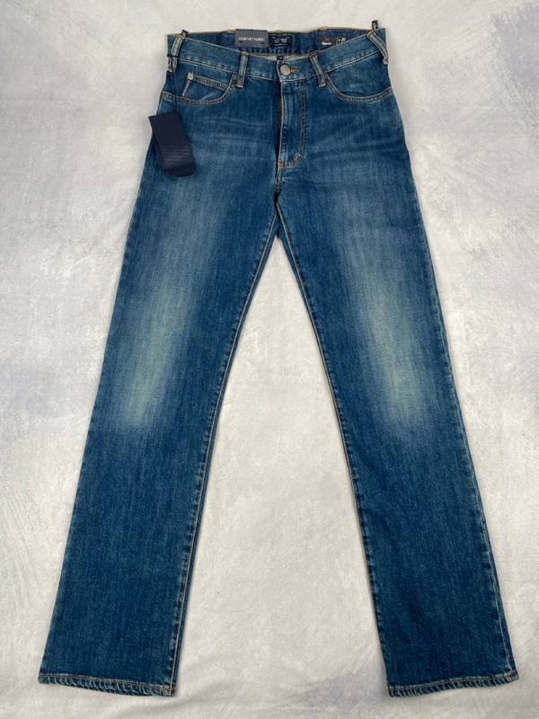 Lot 123  
            Nottingham Luxury Room - Delivery Only 

                
Armani Jeans Regular Fit, Tag - Size W30 L34 (VAT ONLY PAYABLE ON BUYERS PREMIUM)